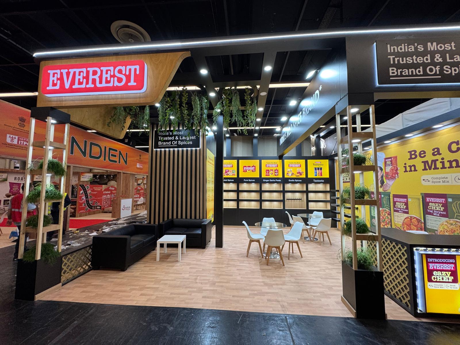 Custom trade show booth by Silverline. Everest at IEEE, view 2